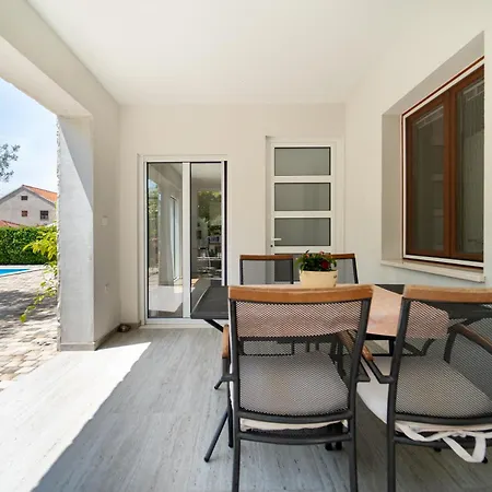 Coronata Apartment *