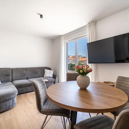 Coronata Apartment *