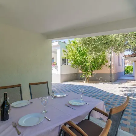 Coronata Apartment *