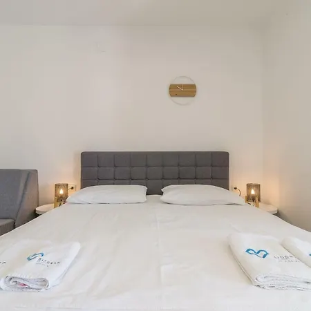 Coronata Apartment *