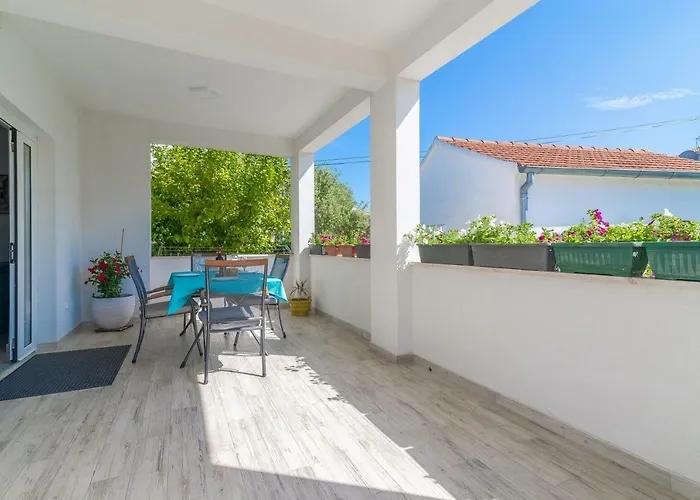 Coronata Apartman Biograd Na Moru