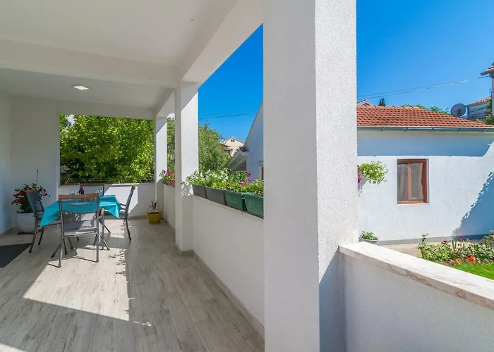 Coronata Apartman Biograd Na Moru