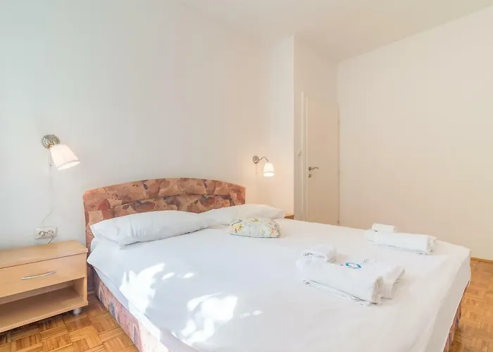 Coronata Apartman *