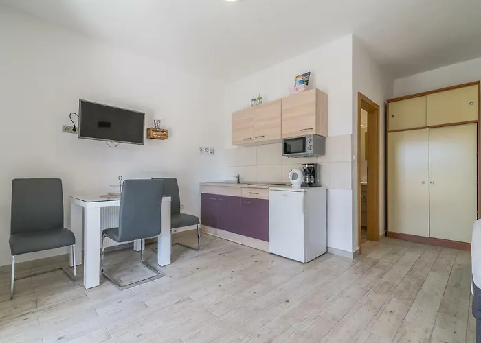Coronata Biograd Na Moru