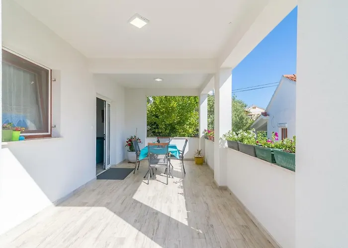 Coronata Apartman Biograd Na Moru
