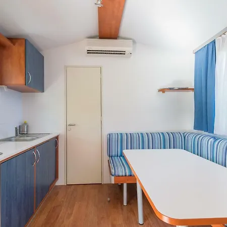Coronata Apartman Biograd Na Moru