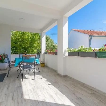 Coronata Apartman Biograd Na Moru