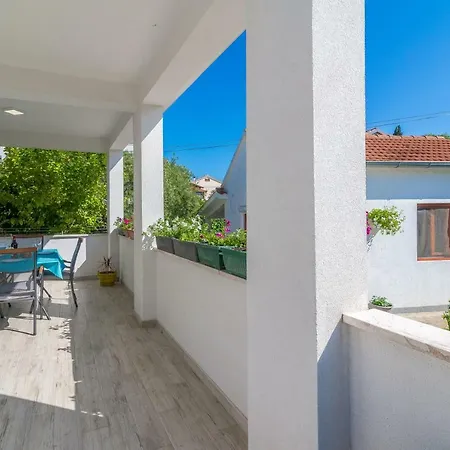 Coronata Apartman Biograd Na Moru