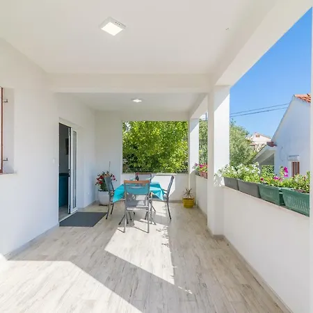 Coronata Apartman Biograd Na Moru
