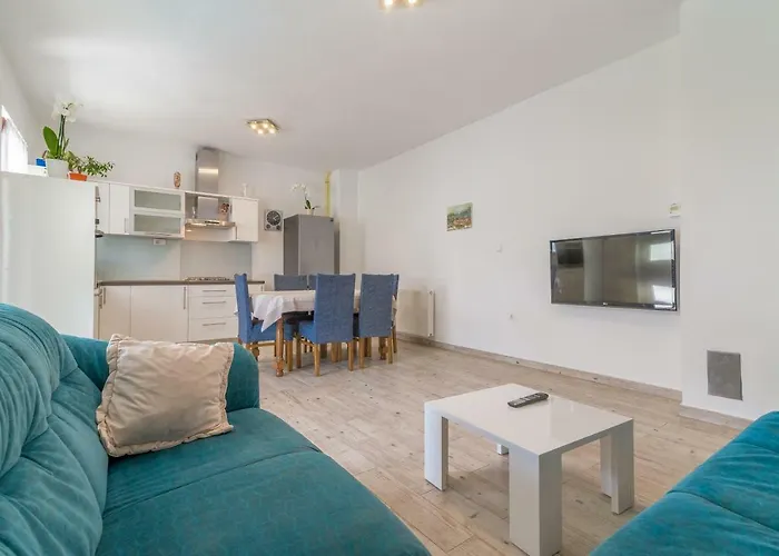 Coronata * ביוגראד נה מורו